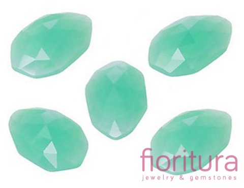 KABOSZON Z ŻYWICY OKTAGON FASETOWANY 17x11MM KOLOR ZIELONY