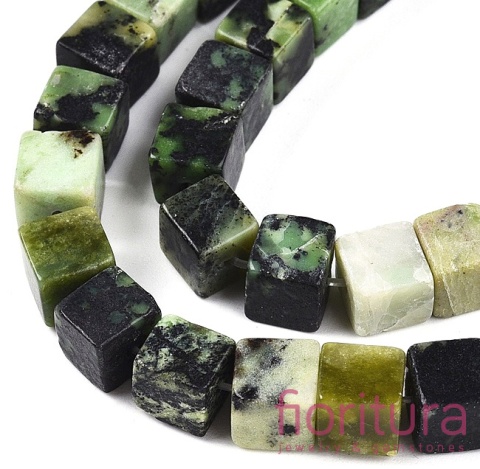 KAMIEŃ NATURALNY  SERPENTYNIT KOSTKA NIEREGULARNA 6-6,5x6-5,5MM