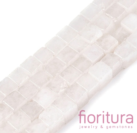 KAMIEŃ NATURALNY  JADEIT BIAŁY KOSTKA NIEREGULARNA 6-6,5x6-5,5x6-6,5MM