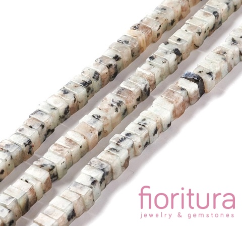 KAMIEŃ NATURALNY JASPIS SEZAMOWY KOSTKA NIEREGULARNA 6-6,5x6-5,5MM