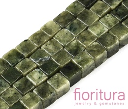 KAMIEŃ NATURALNY  JADEIT TAJWAŃSKI KOSTKA NIEREGULARNA 6-6,5x6-5,5x6-6,5MM