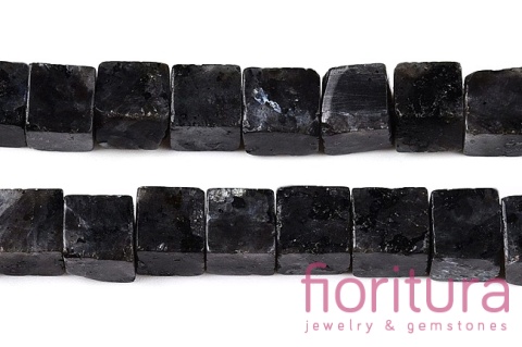 KAMIEŃ NATURALNY  LARVIKIT KOSTKA NIEREGULARNA 6-6,5x6-5,5x6-6,5MM