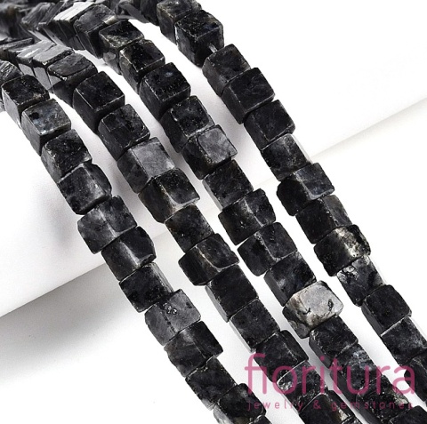 KAMIEŃ NATURALNY  LARVIKIT KOSTKA NIEREGULARNA 6-6,5x6-5,5x6-6,5MM