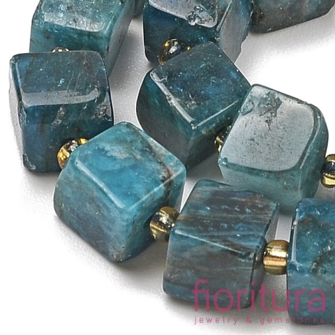 KAMIEŃ NATURALNY APATYT KOSTKA NIEREGULARNA 7-8,5x7-8,5x7-8,5MM