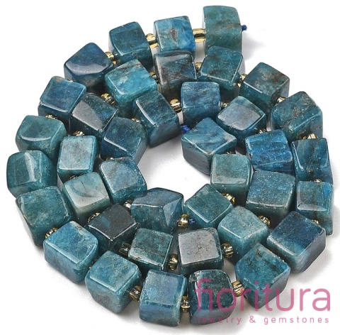 KAMIEŃ NATURALNY APATYT KOSTKA NIEREGULARNA 7-8,5x7-8,5x7-8,5MM