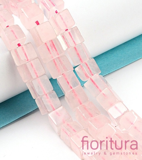 KAMIEŃ NATURALNY KWARC RÓŻOWY KOSTKA NIEREGULARNA 6-6,5x6-5,5x6-6,5MM