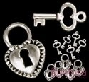 ZAWIESZKA KŁÓDKA Z KLUCZYKIEM 15,5-17,5x9-11,5x1-1,5MM KOLOR SREBRNY