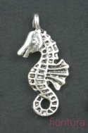 ZAWIESZKA KONIK MORSKI 25x11MM KOLOR STARE SREBRO